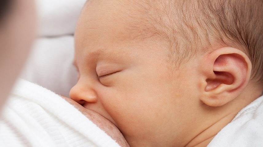 Por qué es importante predecir si una madre va a amamantar a su bebé