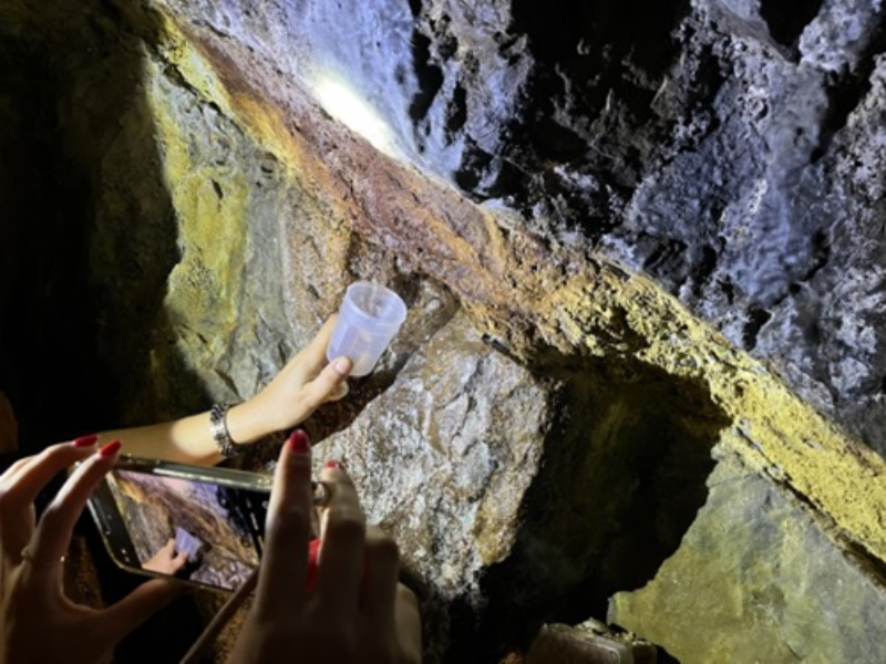Toma de Muestras de Minerales Secundarios en el Parque Minero de Almadén