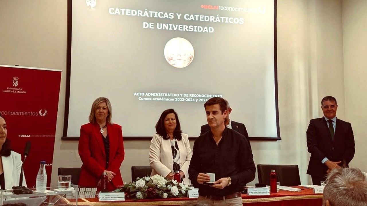 Alejandro Lucas takes over as Full Professor of the Electronic Technology area and Department of Electrical, Electronic, Automatic and Communications Engineering of Universidad de Castilla-La Mancha
