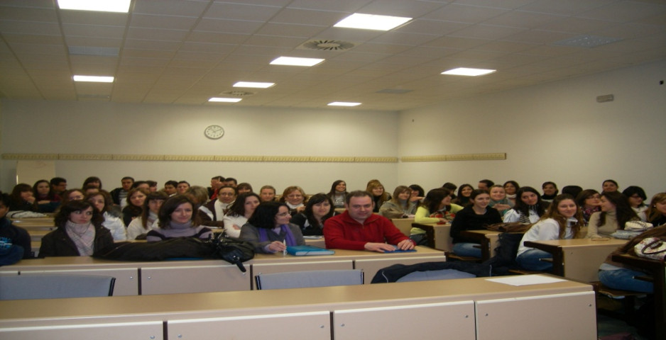 Foto de estudiantes en aula