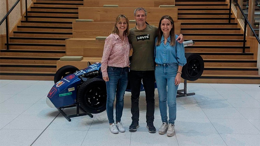 De izquierda a derecha,  Reyes García, José Martín Herreros y  Ana Romero durante una estancia en la Universidad de Birmingham con la beca Erasmus + d