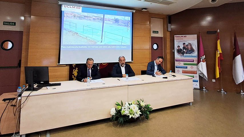 La UCLM inaugura una pista multideporte en Talavera de la Reina 